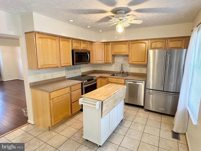 Photo - 105 Staunton Ct