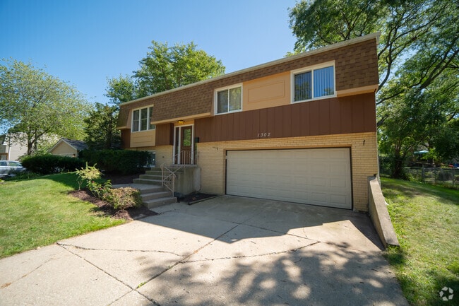 Building Photo - 1302 Oxford Ln Rental