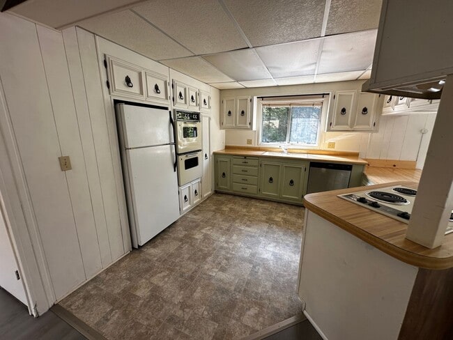 Photo - Quiet 3 bedroom in Umpqua