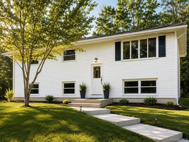 Building Photo - 8 Hickory Ln