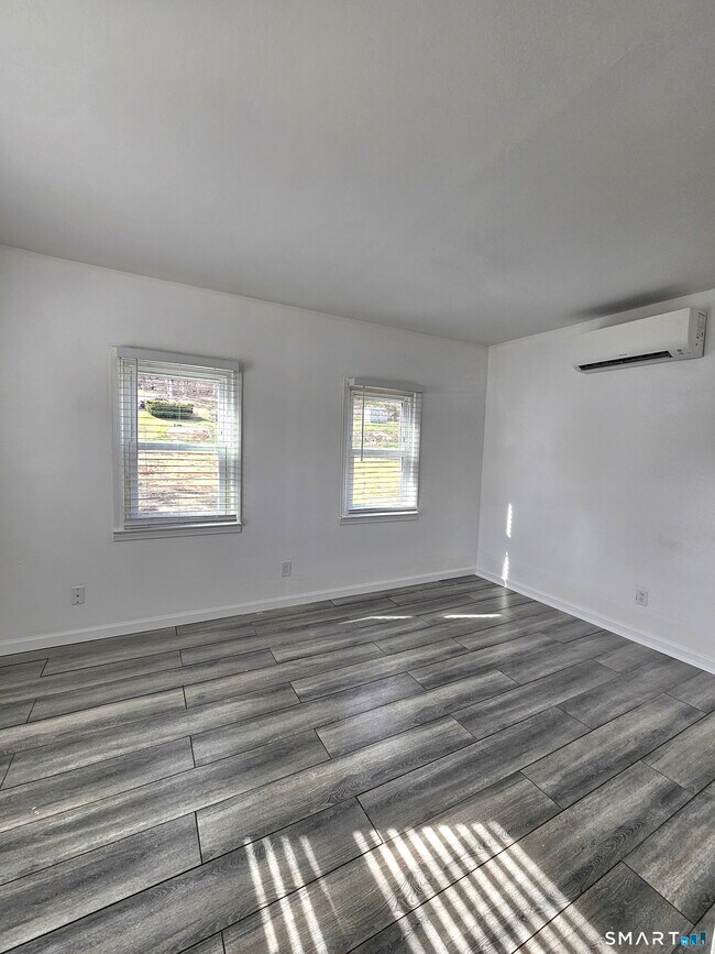 Photo - 2071 Middletown Ave