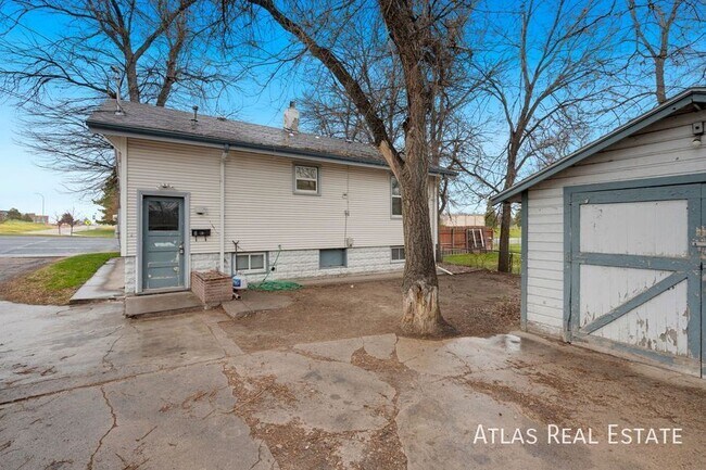 Photo - 1119 E 20th St Unit B