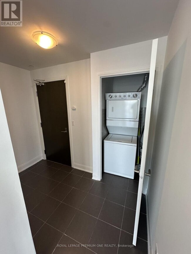 Photo - 2910 Hwy 7 Unité 3002