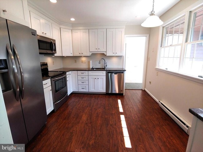 Photo - 719 Monmouth Ave