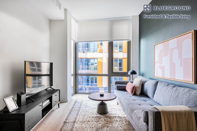 Building Photo - 2121 1st St Rental