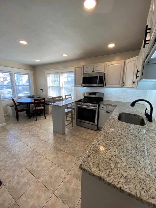 Photo - 82 Planten Ave Unit Floor 1