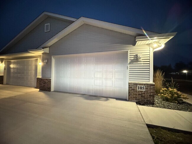 Photo - 2 Bedroom 2 bath Townhome in East Moline