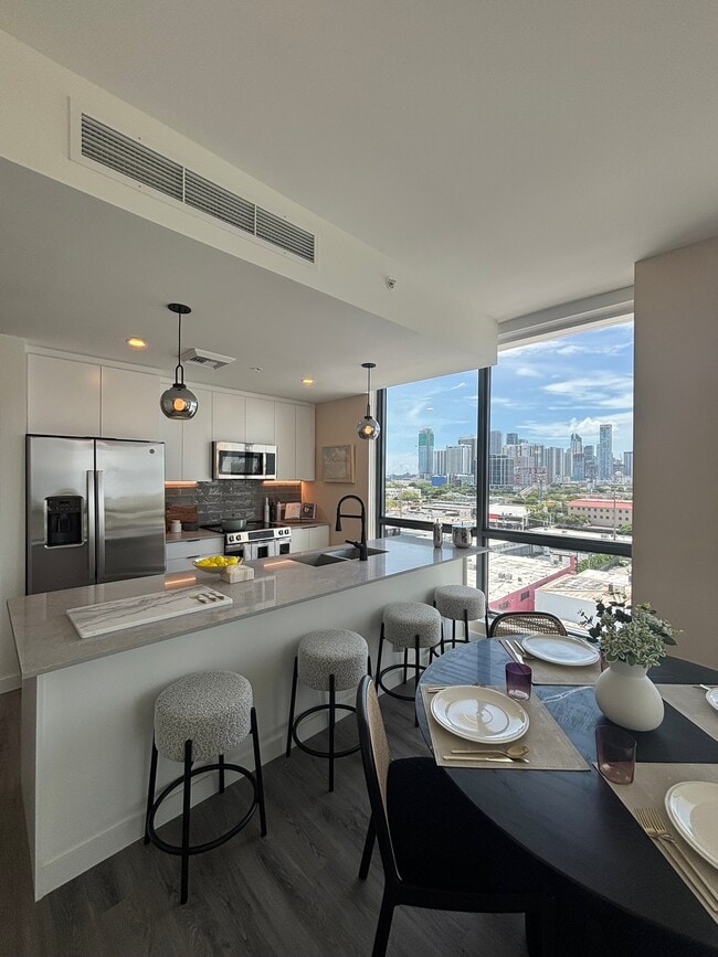 Building Photo - 1975 NW 3rd Ave Unit B2C