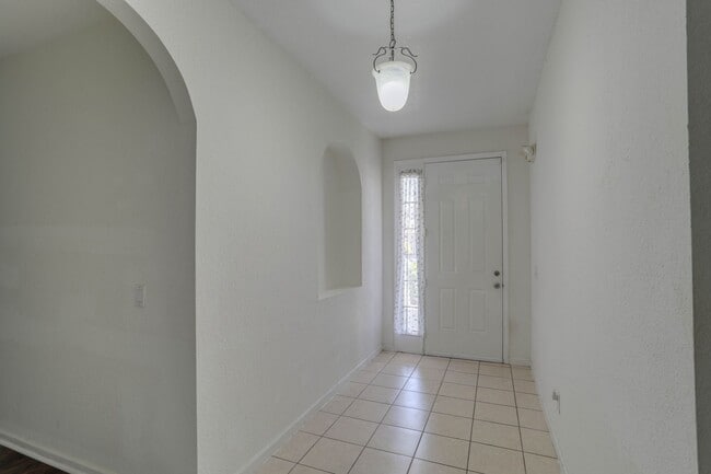 Photo - 4977 Pall Mall St W
