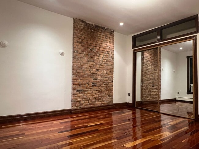 Photo - 933 Saint Marks Ave Townhome
