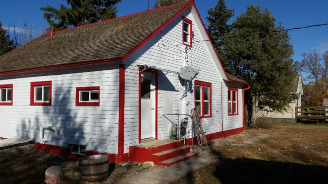 Building Photo - 423 3rd St W