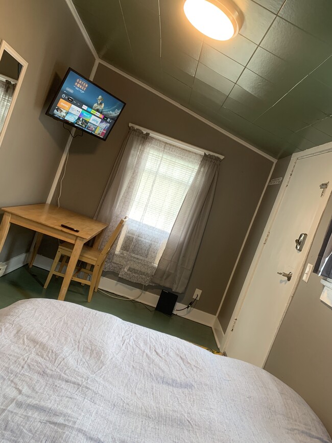 Photo - 303 Eddy Ct S