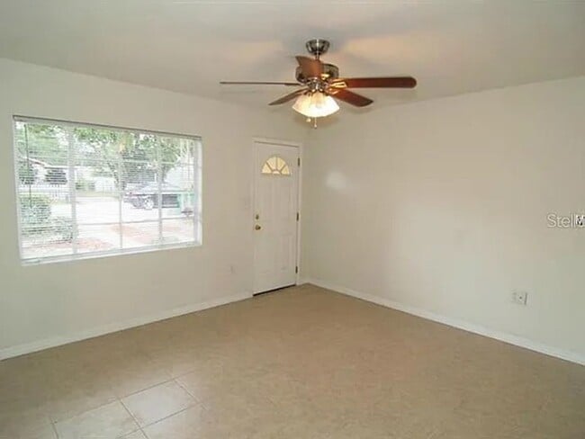 Photo - 851 Carver St