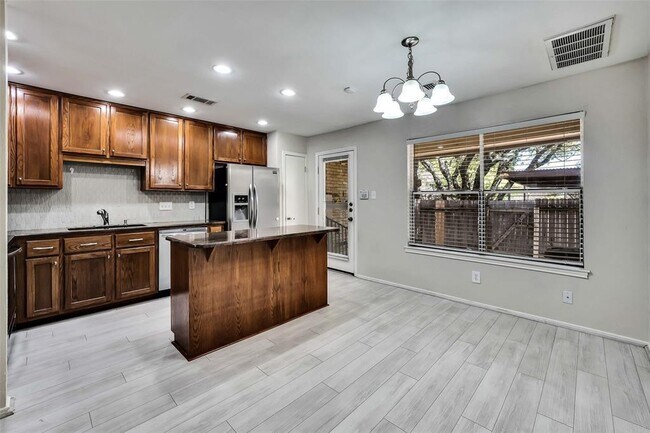 Photo - 8219 Summer Side Dr Unidad 178