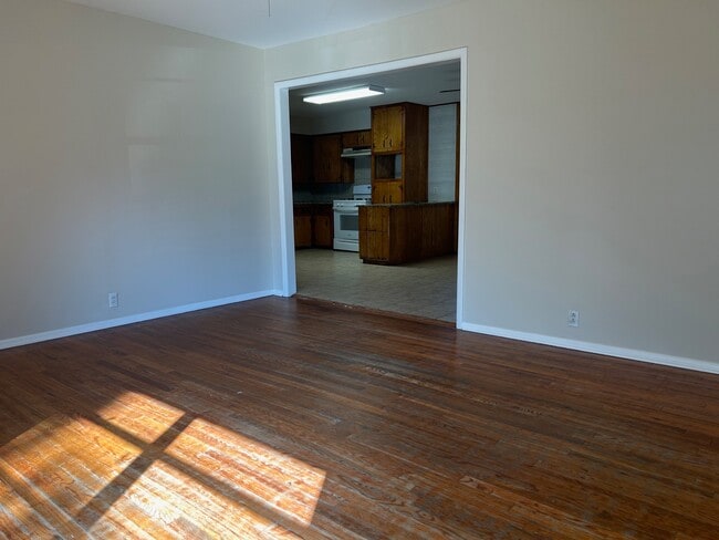 Photo - 406 Turner St