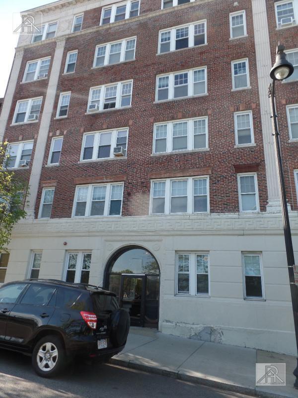 Building Photo - 1 bedroom in Brighton MA 02135 Unit 32 Rental