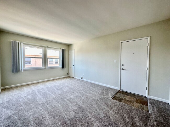 Photo - North Park - One Bedroom Apartment with 2-Car Garage. Unidad 4464