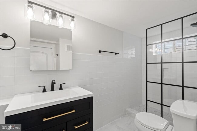 Photo - 1700 Dewitt Ave Unit 1