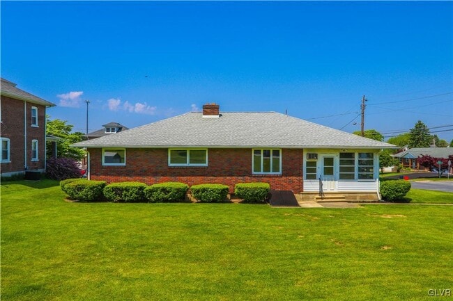 Building Photo - Charming 3-Bedroom Home in the Heart of Ca...