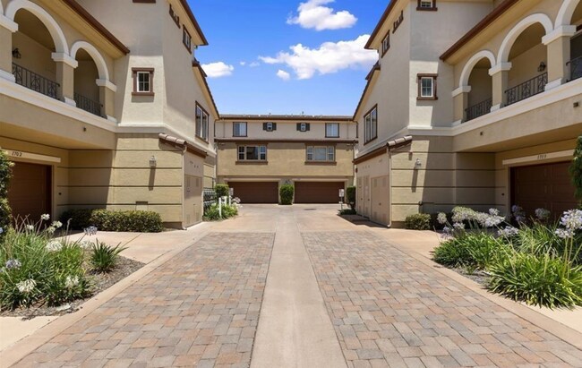 Photo - Tri-Level Townhome Located In Sky Ranch