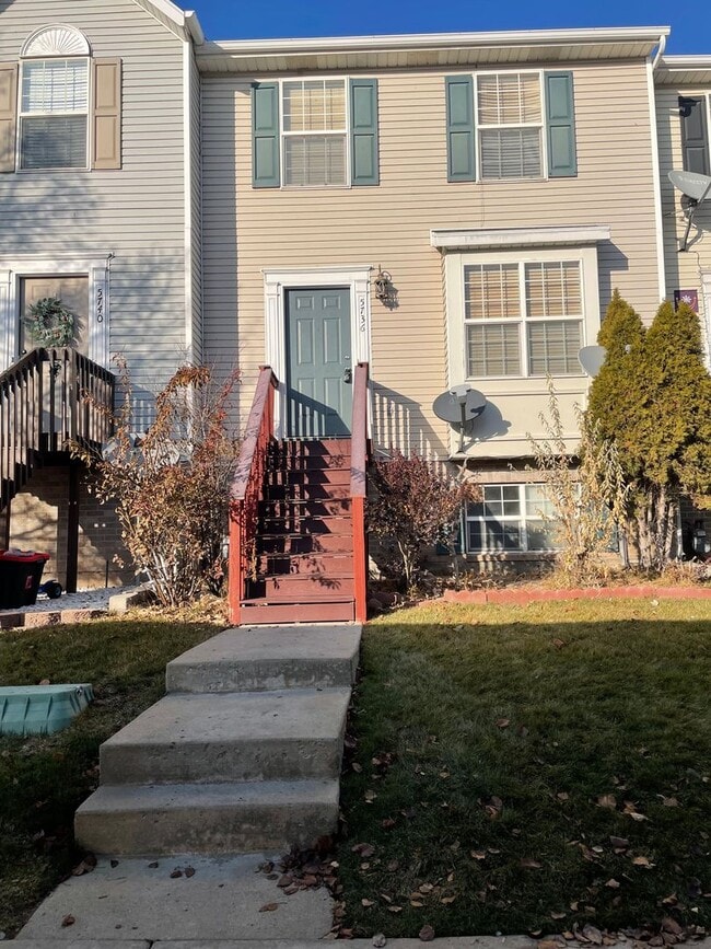 Building Photo - BEAUTIFUL TOWNHOME!!!