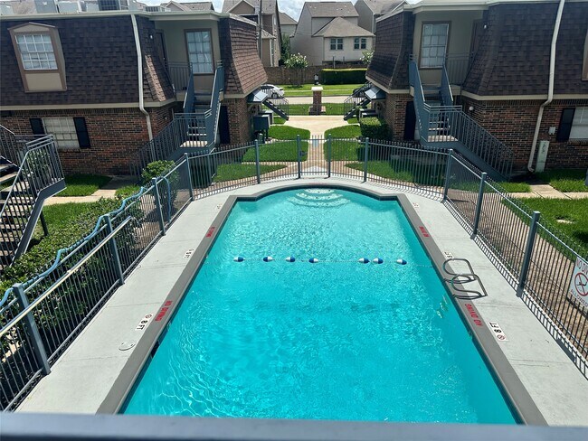 Building Photo - 1751 Moritz Dr Unit 206