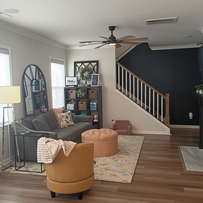 Photo - 823 Redd Aly