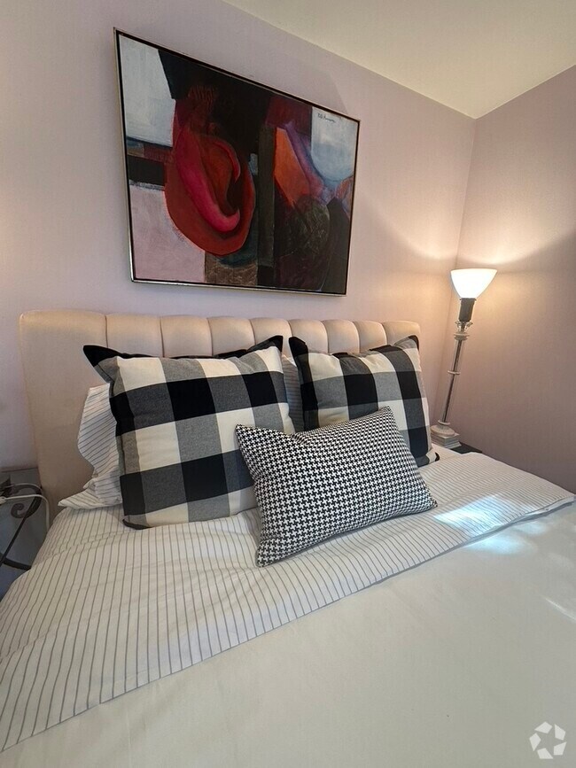 Building Photo - 3208 Milton Ave Unit FURNISHED-MILTON MANOR Rental