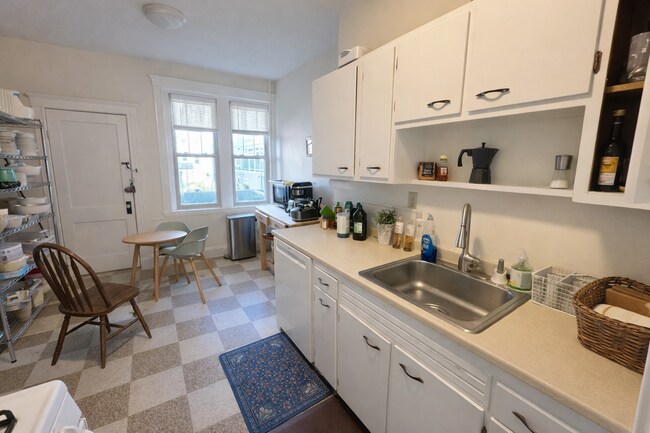 Photo - 18 Alton Pl Unit 4