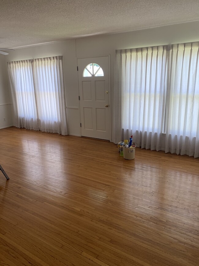 Living/dining room - 1214 Bedford S St Apartment Unit 3