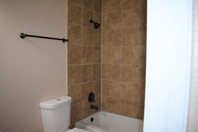 Photo - 6325 Reynolds Dr Unit 101