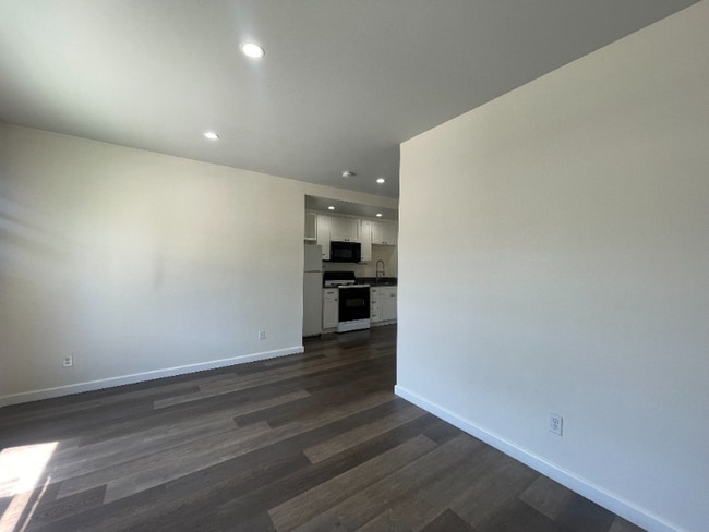 Photo - 2033 E 4th St Unidad 2