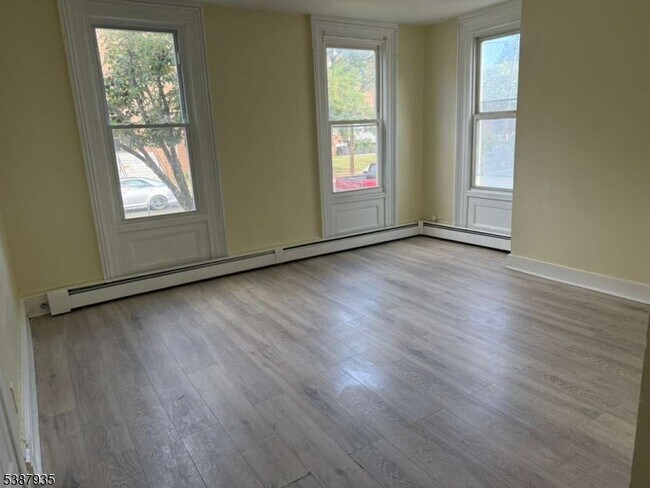 Photo - 1768 Lawrence St