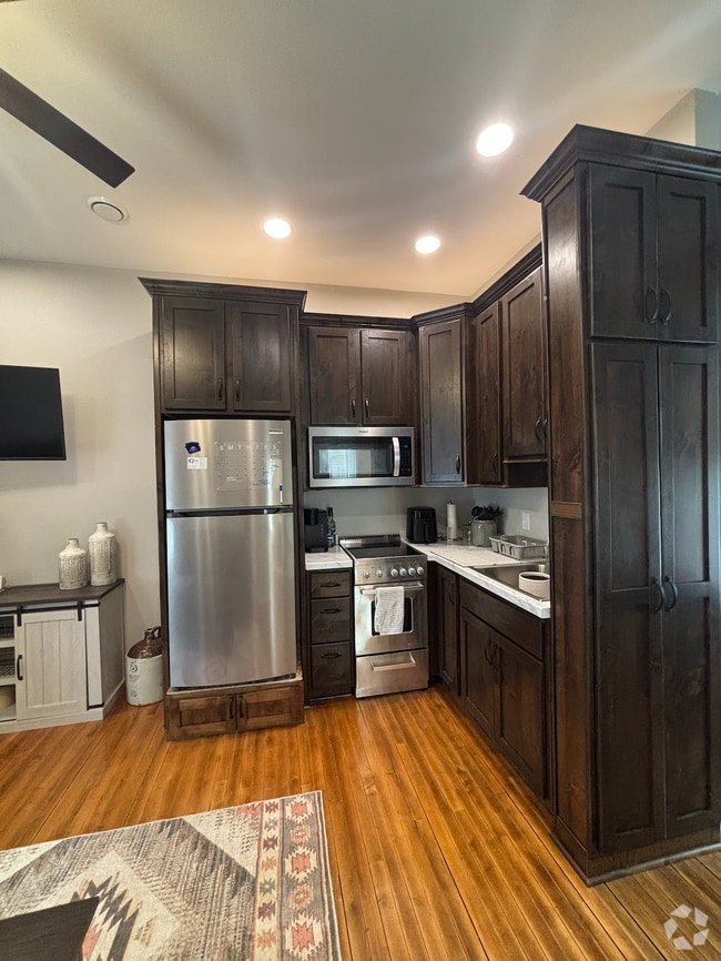 Building Photo - 201 2nd Ave SW Unit #9 Rental