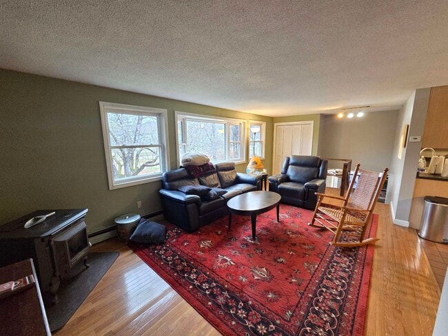 Photo - 15 Broomstick Ln House