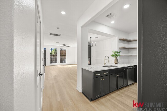 Photo - 2410 Calumet St Unit B