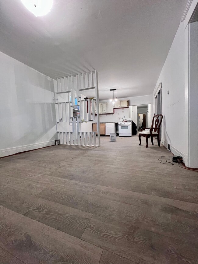 182 Rose St Unit Lower