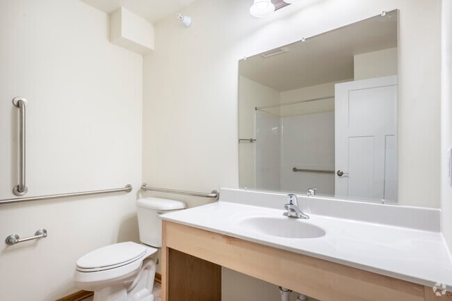 2BR, 1BA - 900SF - Bathroom