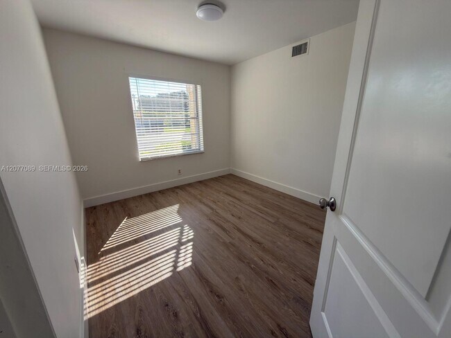 9937 Three Lakes Cir Unit 14d