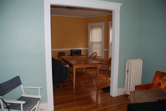 Building Photo - 37 Pearl St Unit 1st floor apt near Tufts