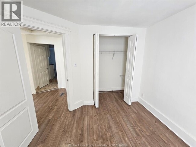 Photo - 1143 Langlois Ave