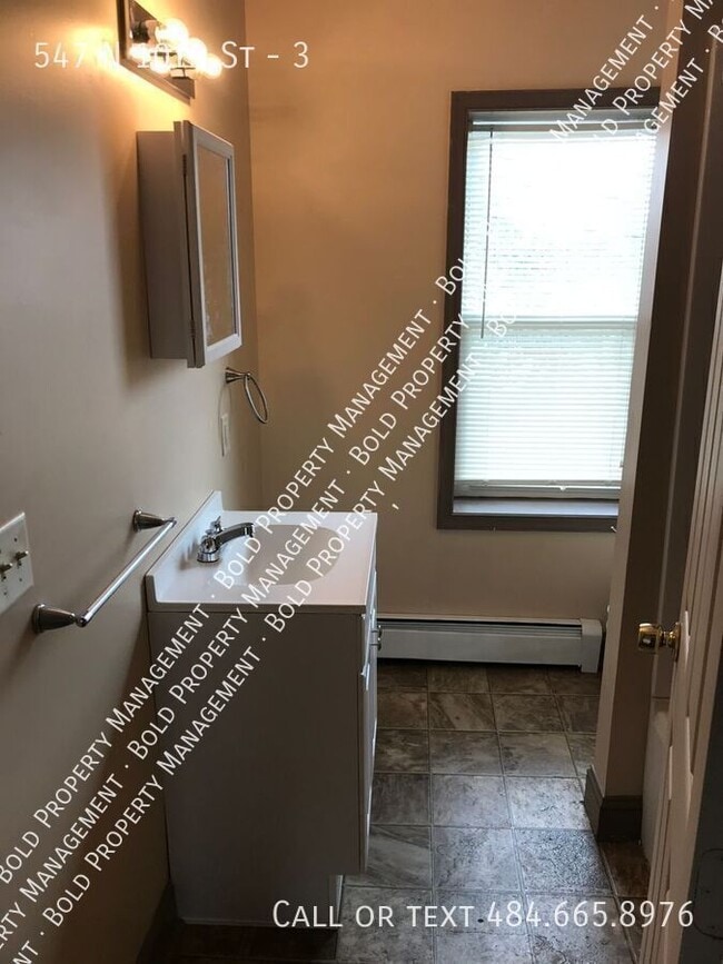 Photo - 547 N 10th St Unit 3