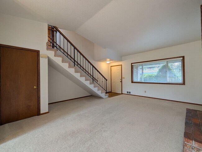 Photo - Great 2 bed/1 bath duplex with fenced in yard!