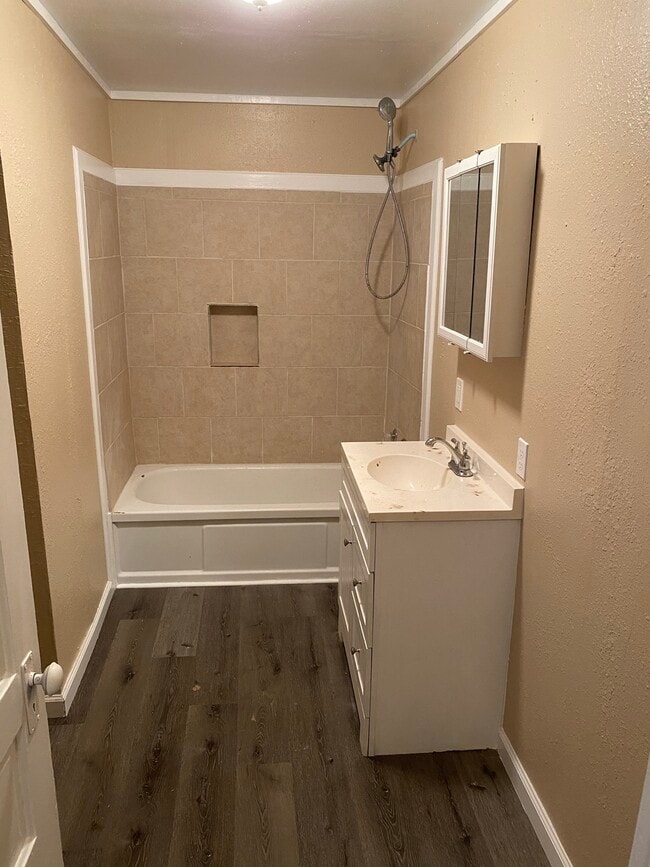 Photo - 300 W 12th St