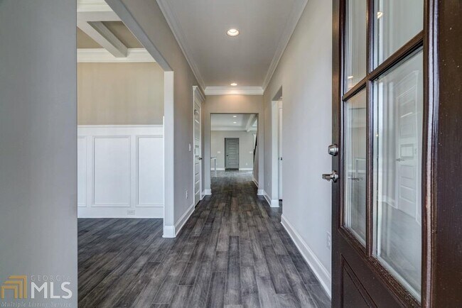 Photo - 1070 Bridle Trl