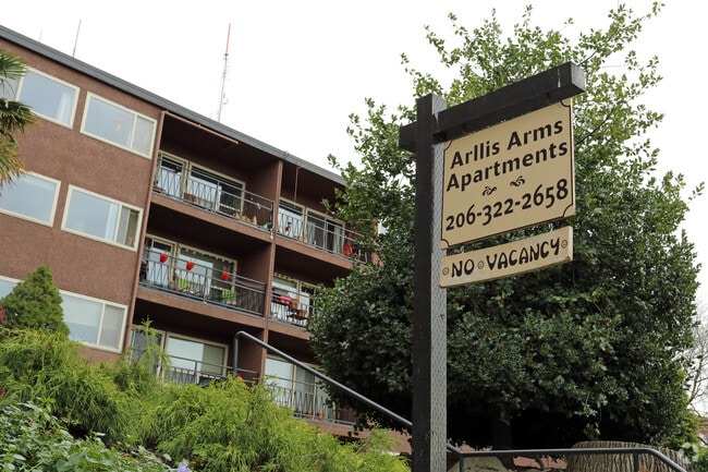 Photo - Arlis Arms Apartments