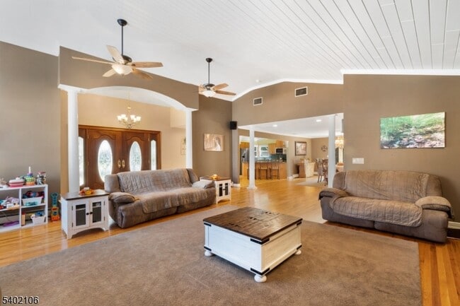 Photo - 261 Old York Rd