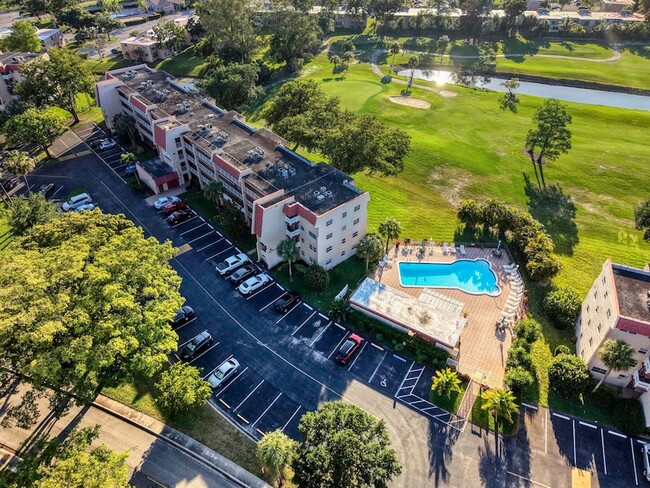Photo - 1035 Country Club Dr Unit 407