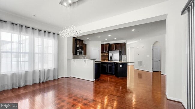 Photo - 10185 Warfield St