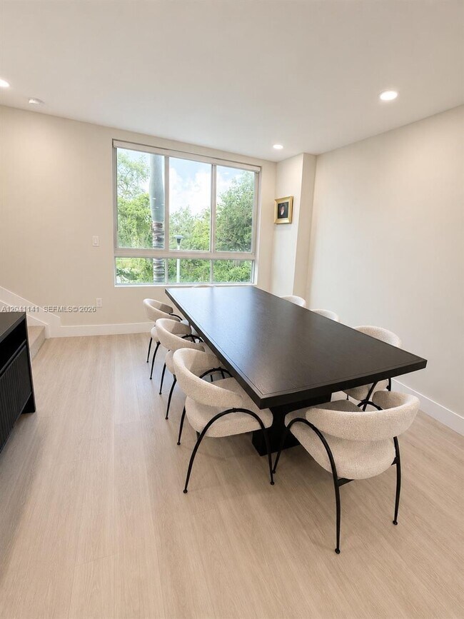 2505 NE 193rd St Unit 4211